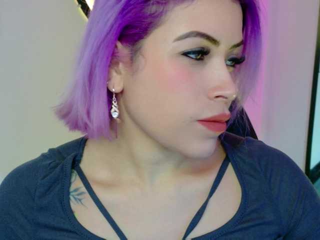 Ivypoison10 online show from August 11, 12:45 am