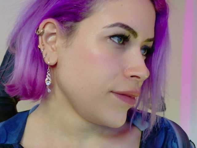 Ivypoison10 online show from August 15, 7:45 am