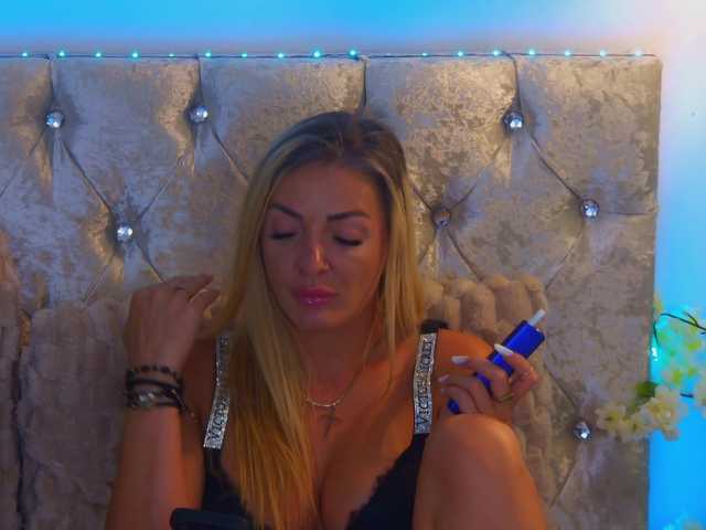 Izabelle02 online show from August 7, 8:58 am