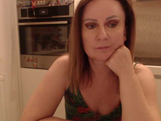 JacquiGray online show from July 6, 3:15 pm