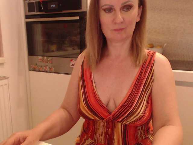 JacquiGray online show from July 19, 9:50 pm