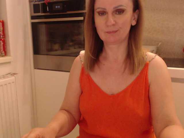 JacquiGray online show from August 15, 10:25 pm