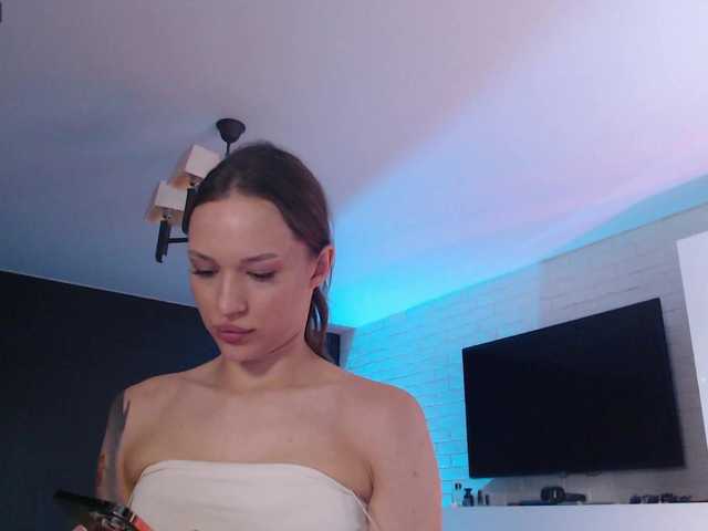 Jade-Lumin online show from August 5, 2:15 pm
