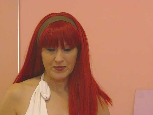 JadeRoyce online show from August 8, 3:39 am