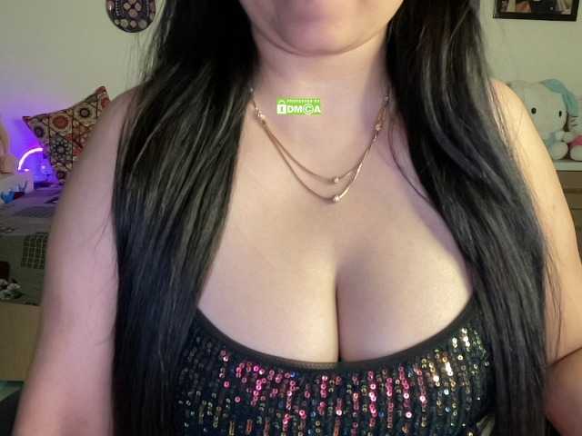 Jasmine6 online show from August 5, 5:33 pm