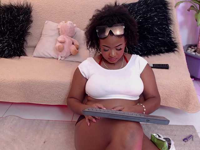 JasmineCampbell online show from July 22, 12:02 am