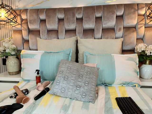 JeenSexy online show from August 5, 11:47 pm
