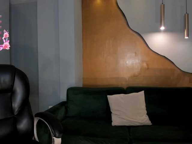JuanitaClay online show from August 8, 9:26 pm