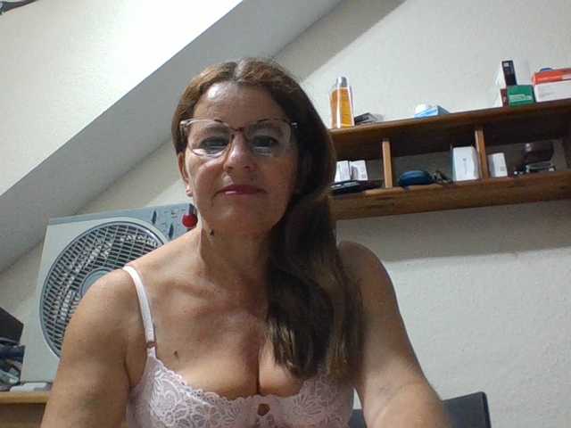 JuanitaWouti online show from July 6, 10:57 pm