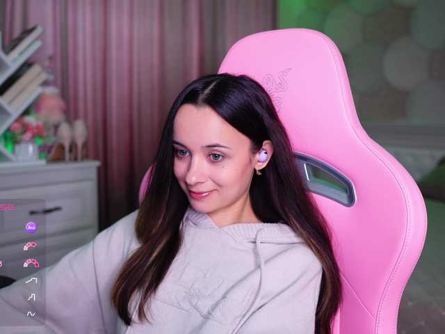 JuicyAngel online show from August 14, 3:15 pm