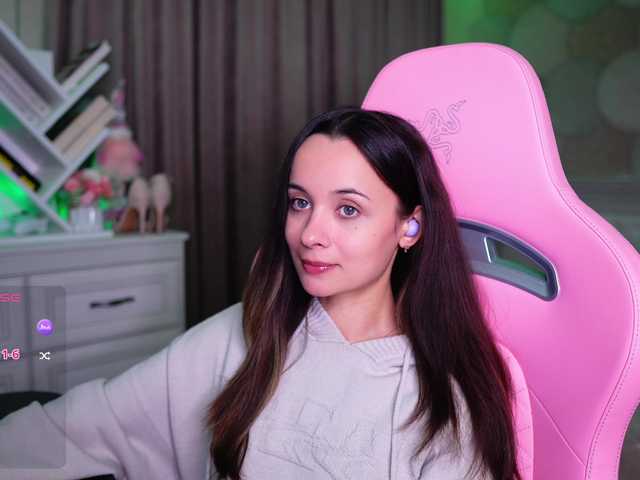 JuicyAngel online show from August 14, 6:00 pm
