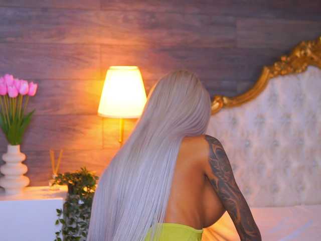 JuicyJessye online show from August 11, 8:55 pm