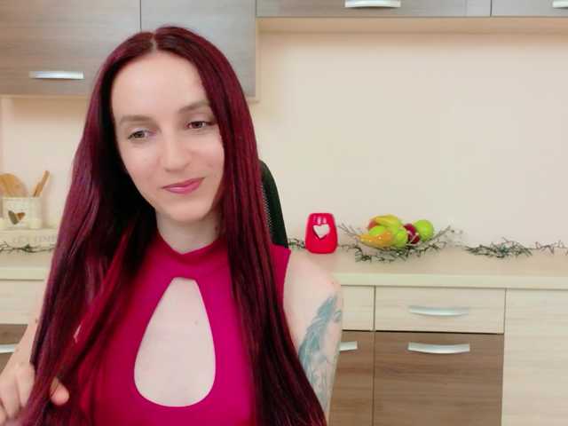 Julia-Jae online show from July 28, 9:04 am