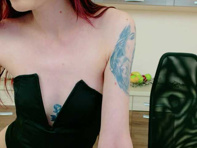 Julia-Jae online show from August 4, 8:33 am