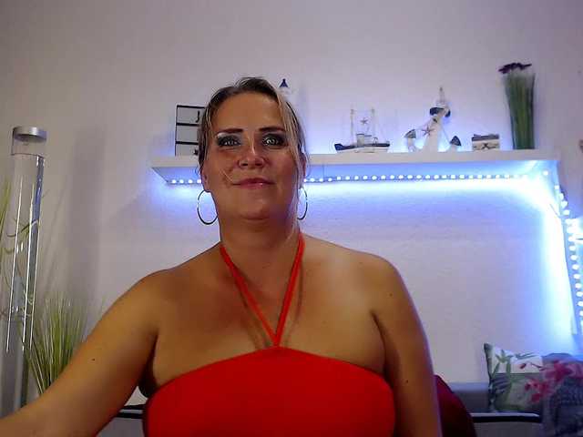 JuliaPink online show from August 3, 8:38 pm