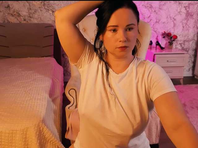 Juliamills online show from August 6, 12:09 am