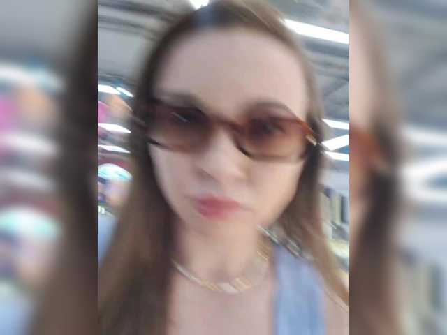 Juli  berry online show from May 26, 11:44 am