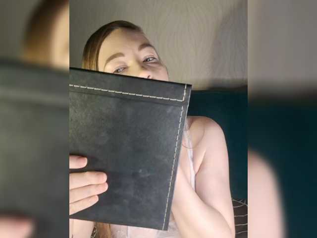 Juli  berry online show from May 31, 10:17 am