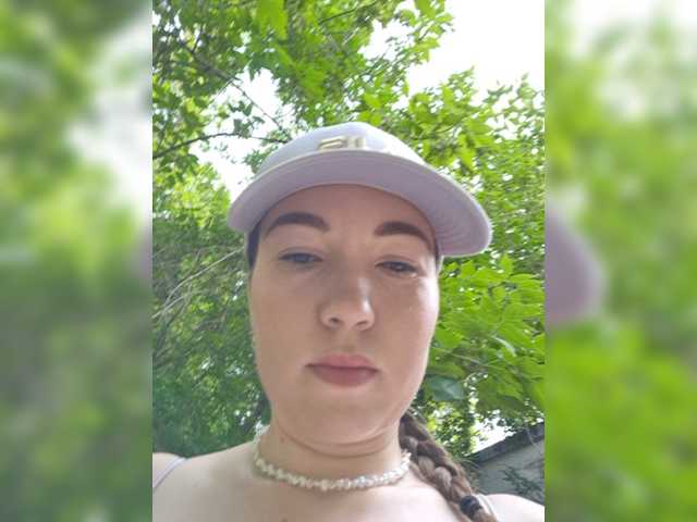 Juli  berry online show from July 5, 10:40 am