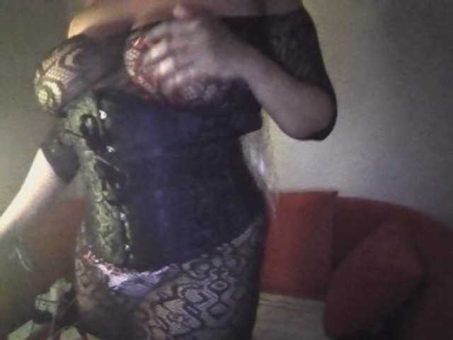JulieJoe online show from June 16, 9:57 pm
