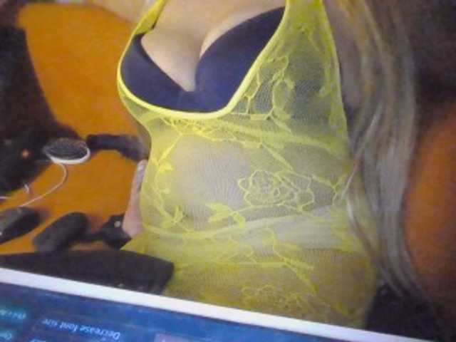 JulieJoe online show from June 18, 2:22 am