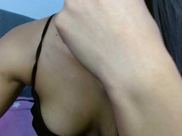 Julirosee online show from August 4, 7:44 pm