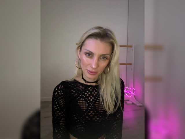 KarinaSimka online show from May 11, 7:38 pm