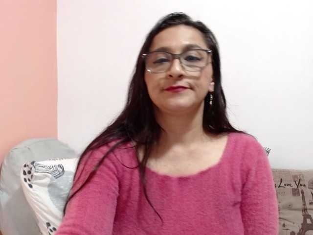 KarinaSuarez1 online show from August 11, 10:56 pm