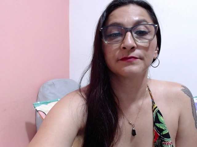 KarinaSuarez1 online show from August 13, 10:02 pm