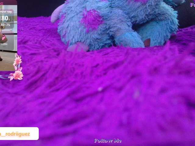 Karlarodriguez1 online show from August 14, 12:31 pm