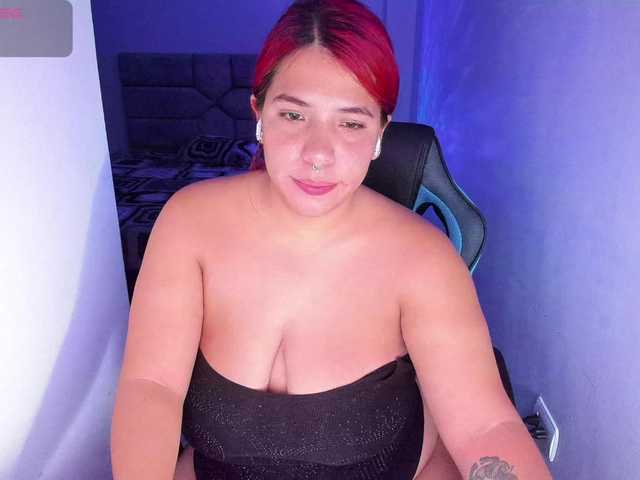 Karlathompson online show from August 14, 4:16 am