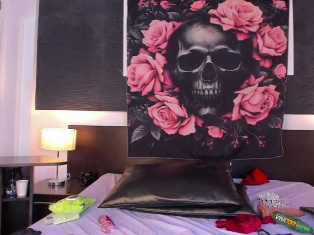 KarolayRose online show from August 4, 12:24 pm