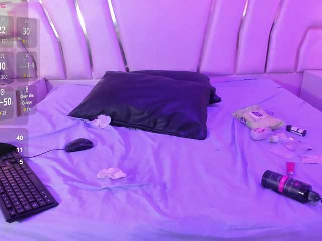 KarolayRose online show from August 9, 9:54 am