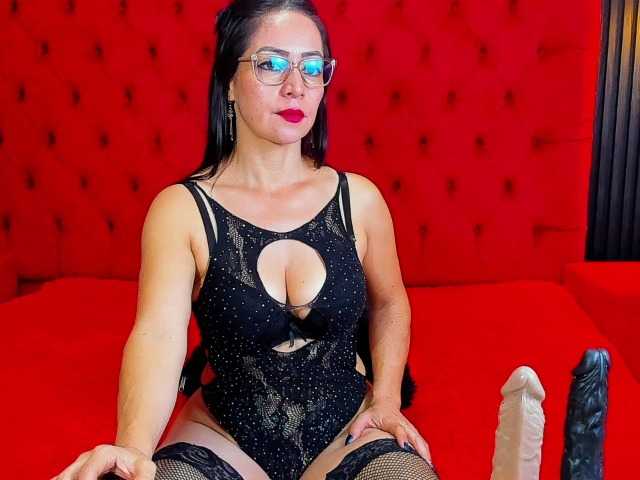 KateTompson online show from August 9, 1:45 pm