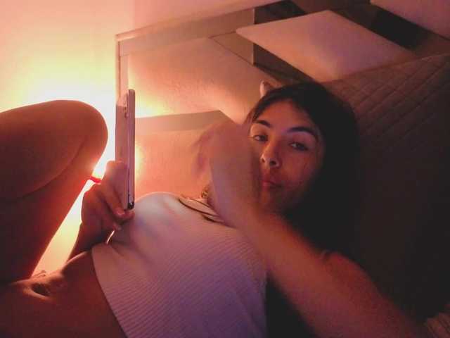 Katelunda online show from April 30, 1:41 am