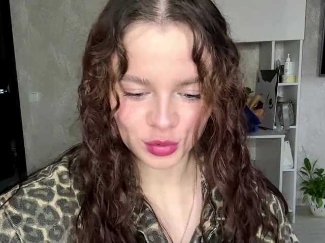 KatriceSarcone online show from August 1, 3:18 pm
