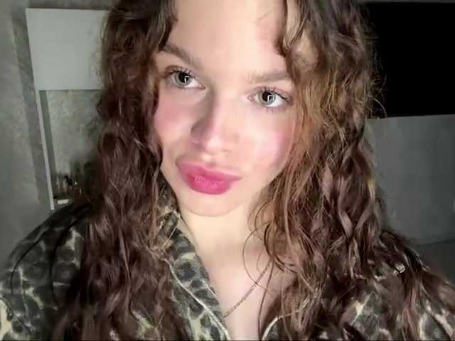 KatriceSarcone online show from August 1, 4:24 pm