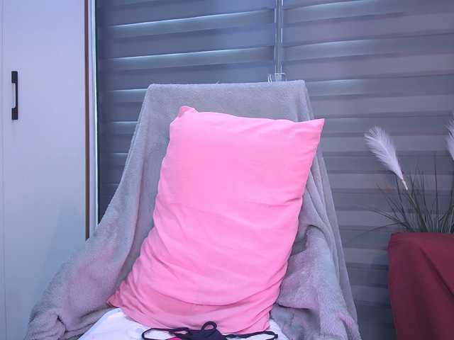 KazumiChan online show from April 23, 6:50 am