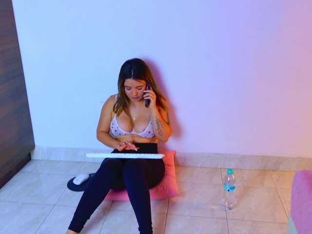 KendallRouse online show from August 14, 4:38 am