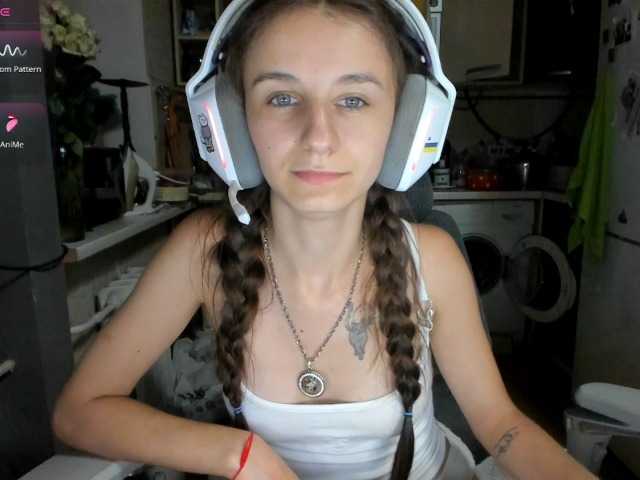 KikNika online show from August 5, 6:28 pm