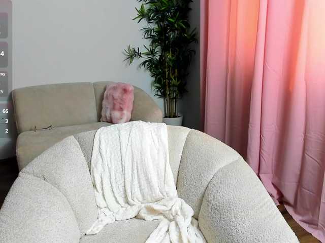 KimRece online show from August 5, 8:23 am