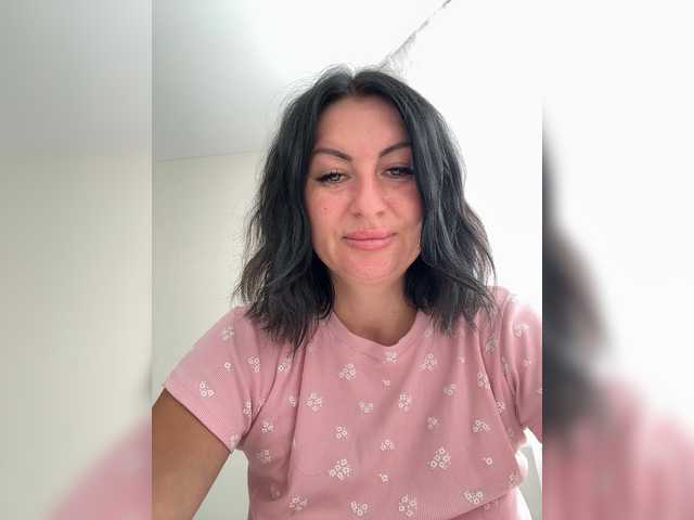KimVelour online show from August 3, 6:20 am