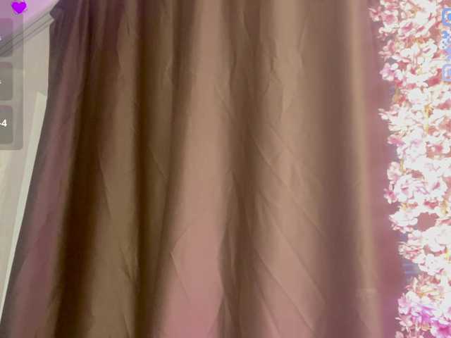 KiraSweet online show from August 8, 1:44 pm