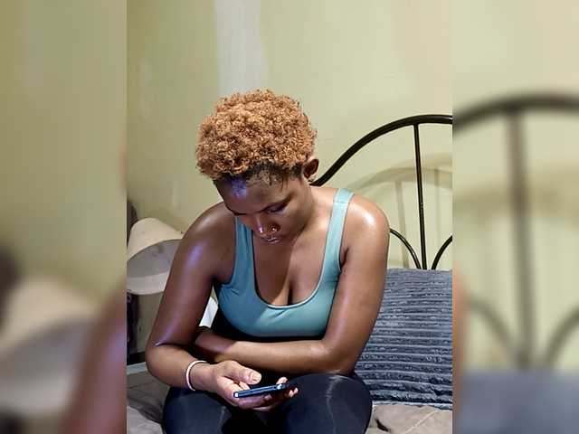 KissMeLuna online show from August 15, 12:03 am