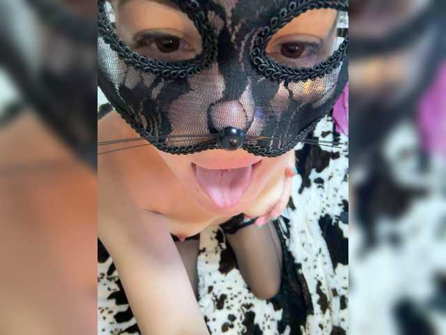 Kitti2918 online show from August 12, 6:49 am
