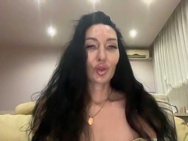 KorolevaQween000 online show from August 1, 2:06 am