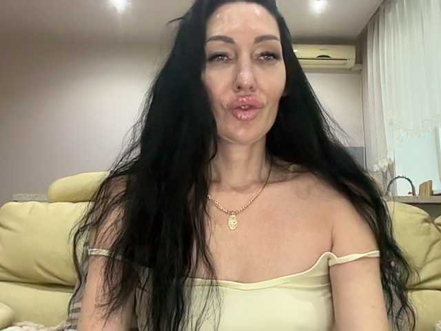 KorolevaQween000 online show from August 1, 3:12 am