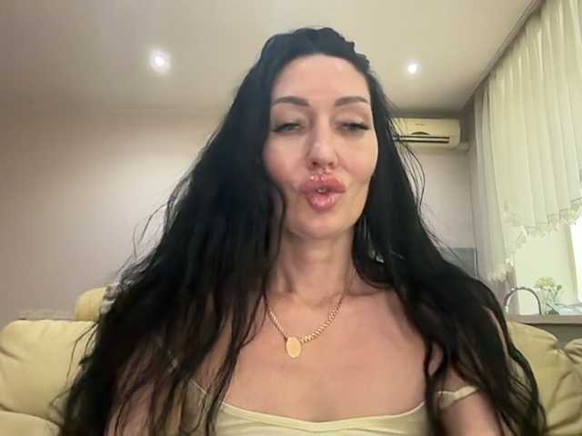 KorolevaQween000 online show from August 4, 9:06 am
