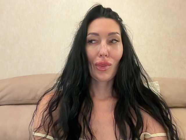 KorolevaQween000 online show from August 17, 1:54 am
