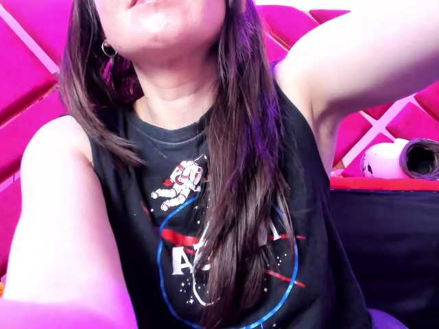 KylieBloom online show from August 10, 2:35 am